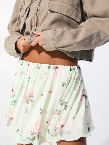 Pull&Bear Spódnica w kolorze zielony: przód