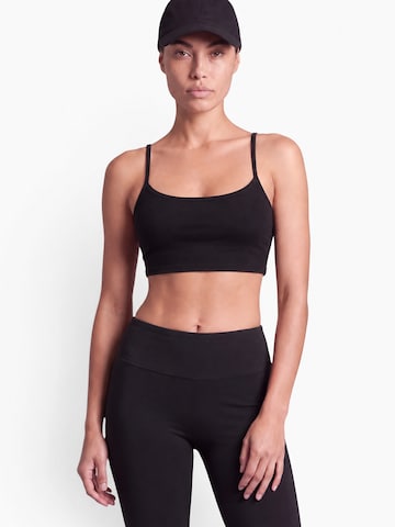 V!BE STUD!OS Top in Zwart: voorkant
