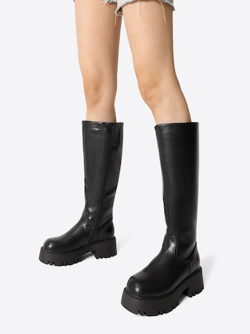 Dream Pairs Boot in Black