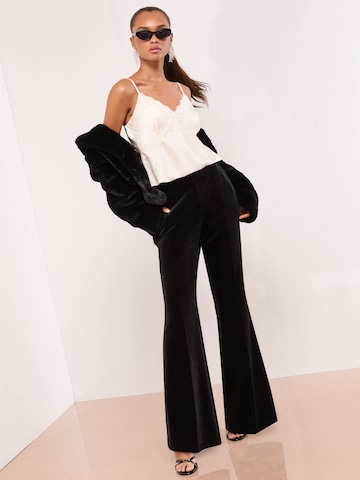 Flared Pantaloni di Lipsy in nero