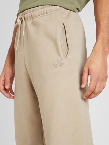 Effilé Pantalon 'Essentials' ALPHA INDUSTRIES en beige