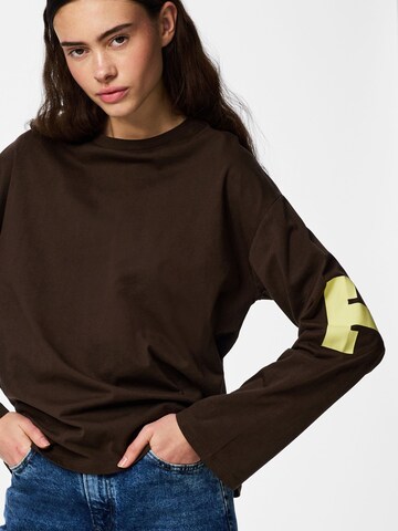 T-shirt 'PCRia' PIECES en marron