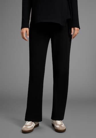 Neun Monate Regular Pants in Black: front