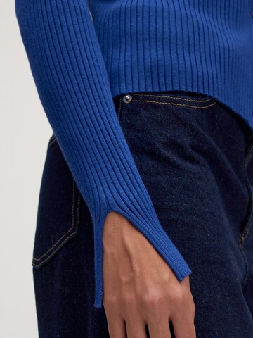 EDITED Shirt 'Yvana Polo' in Blauw