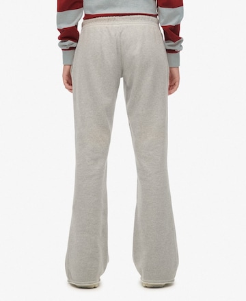 évasé Pantalon Superdry en gris