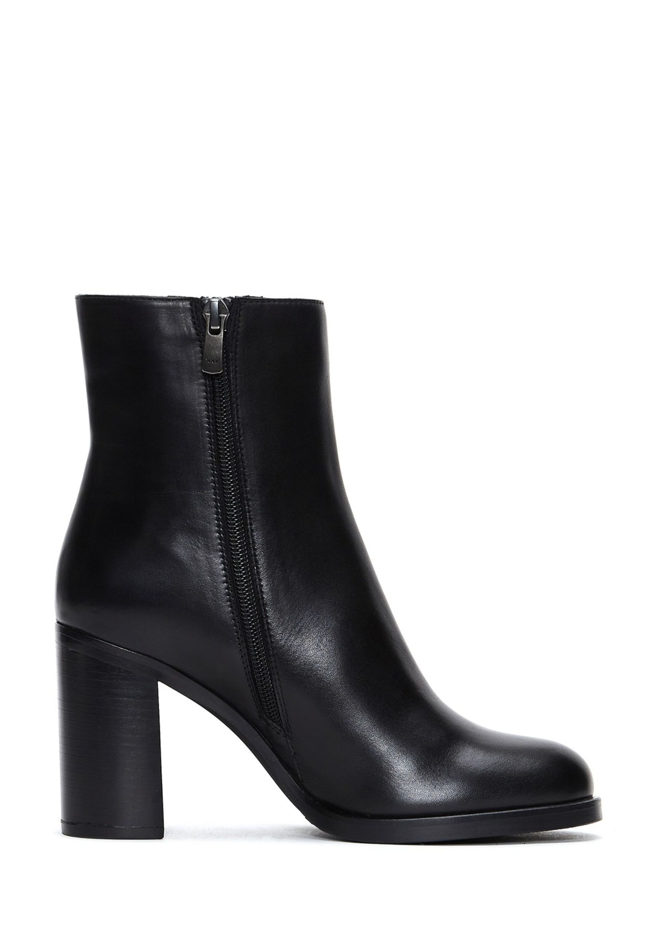 Derimod Ankle Boots in Schwarz