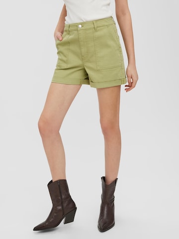 VERO MODA Regular Shorts 'Kathy' in Grün: predná strana