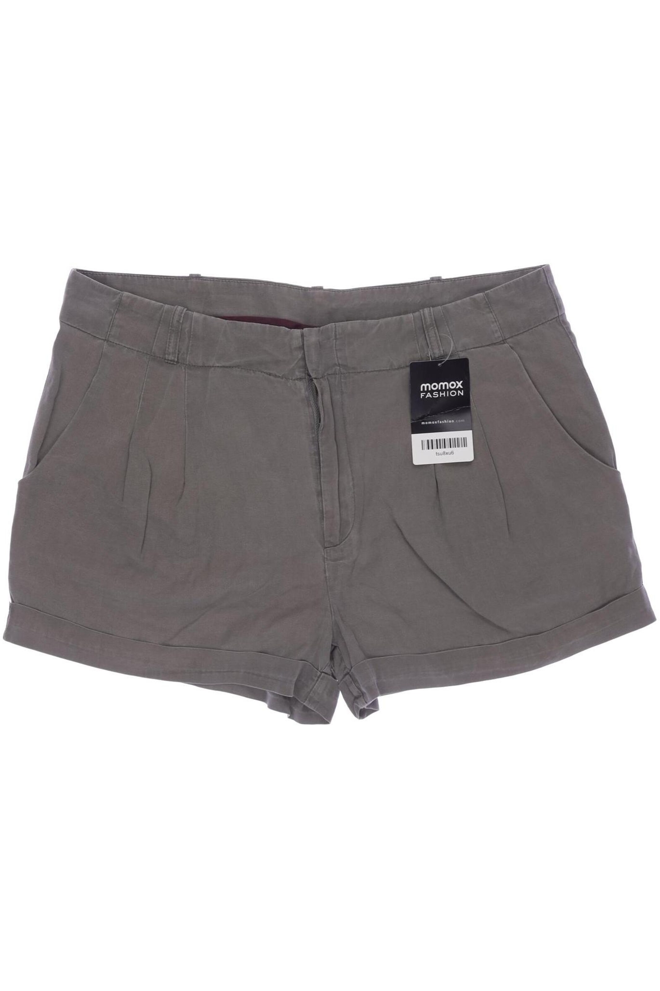 VILA Shorts in M in Grey: front