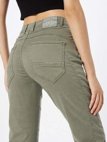 Gang Tapered Broek 'Raffaela' in Groen