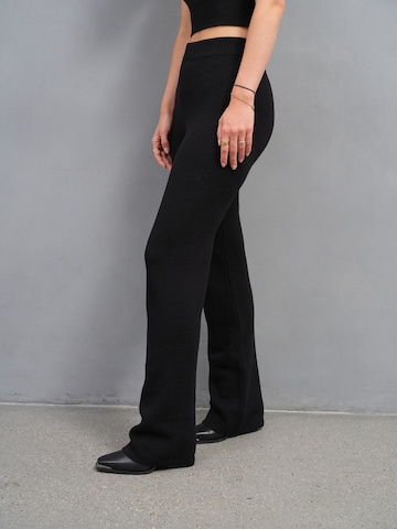 Bootcut Pantalon 'Charlie' A LOT LESS en noir