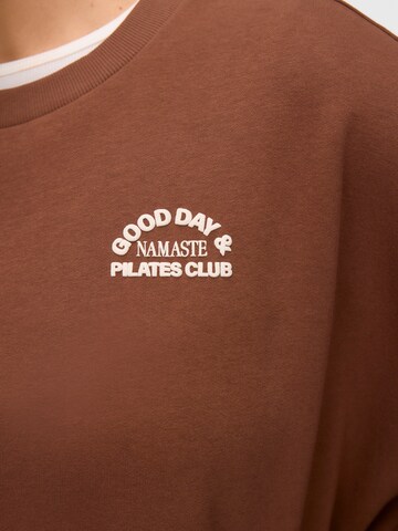 Sweat-shirt 'VMCAdine' Vero Moda Curve en marron