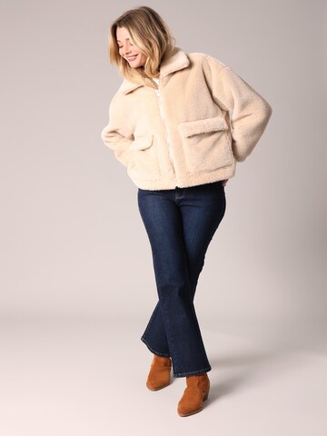 Veste d’hiver 'Rusalka' Deeluxe en beige