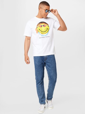 MARKET Tričko 'SMILEY DON'T HAPPY, BE WORRY T-SHIRT' - biela