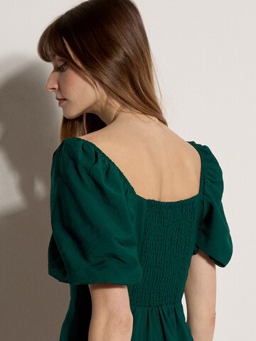 Apricot Fit And Flare Smocked Mini Dress ' ' in Grün