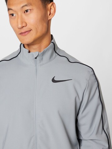 NIKE - Sudadera con cremallera deportiva en gris