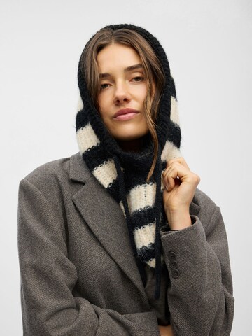 OBJECT Hue 'OBJMilu' i sort: forside