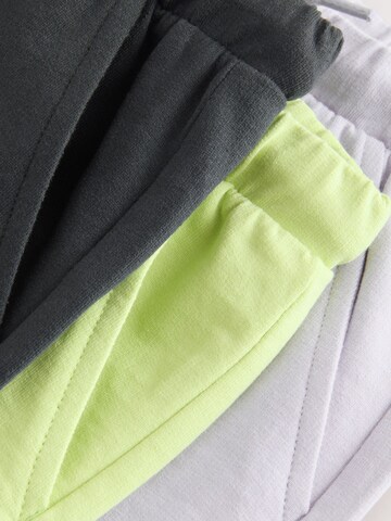 Next Regular Shorts in Grau