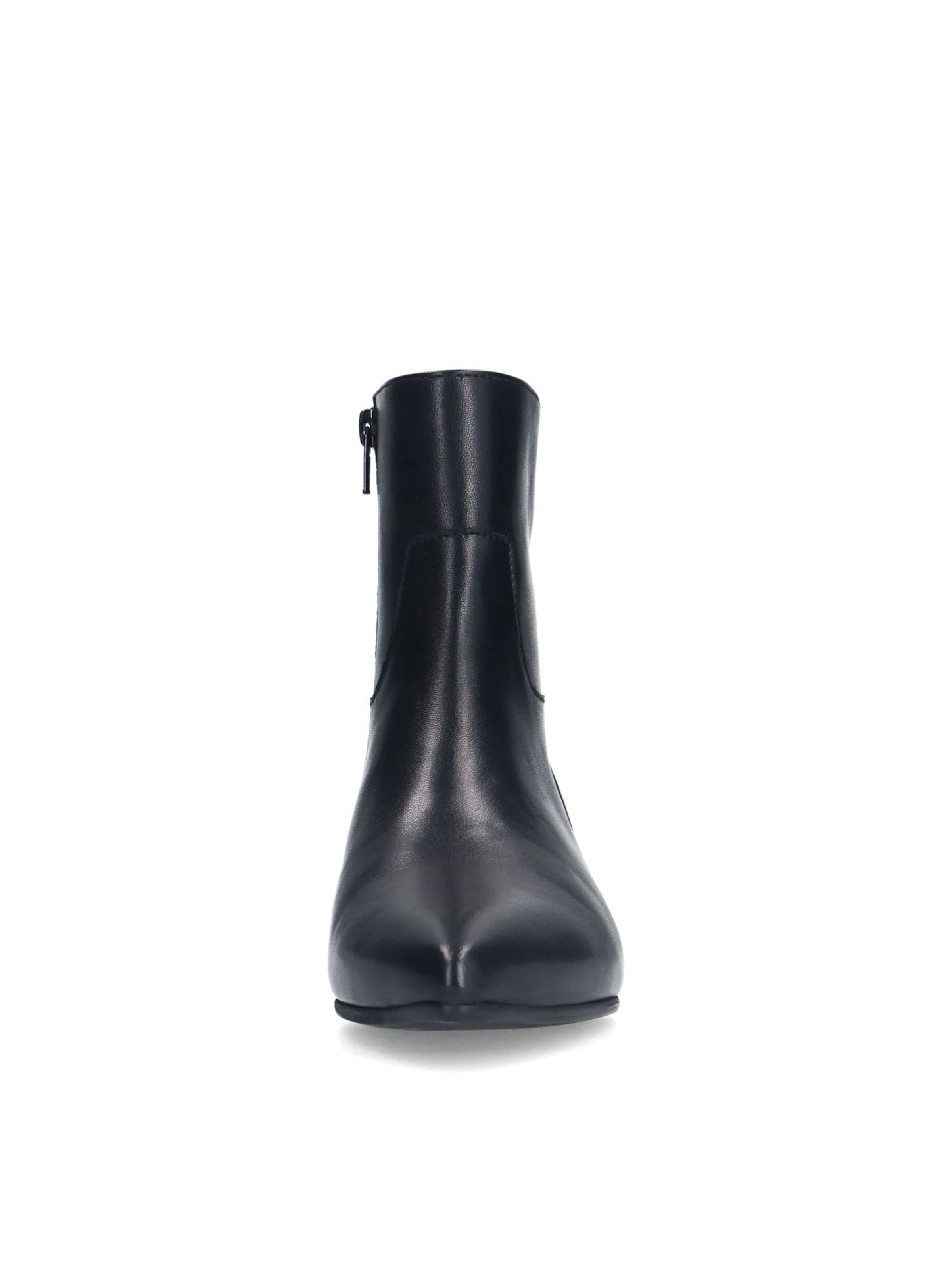 MANFIELD Ankle Boots in Black