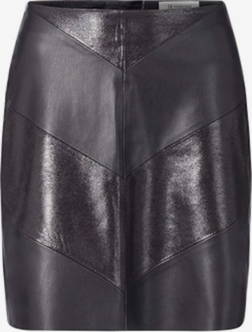 Rich & Royal Skirt in Black: front