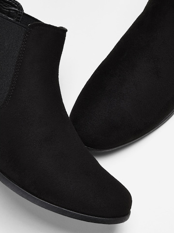 bonprix - Botas Chelsea en negro