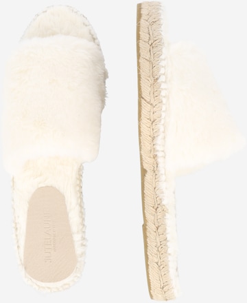 JUTELAUNE Slippers in White