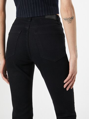 Gina Tricot Flared Jeans in Schwarz