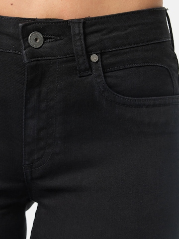 Tazzio Regular Jeans 'F110' in Schwarz