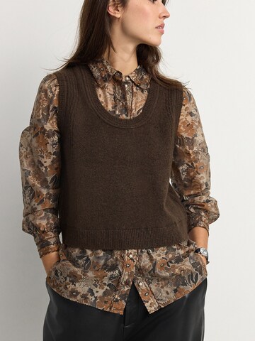 Next Pullover in Braun: Vorderseite