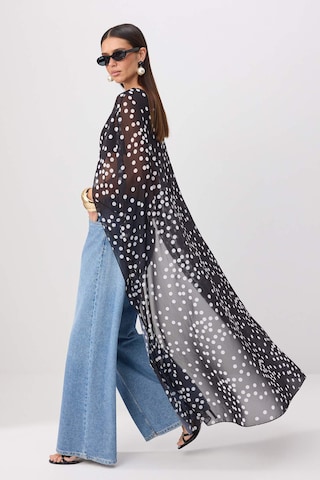 Trendyol Cape in Black