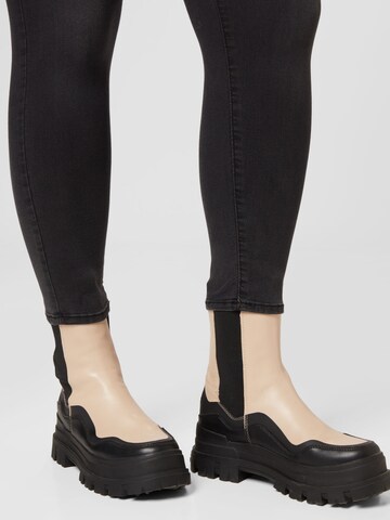 ONLY Carmakoma Skinny Jeans 'Mila' in Zwart