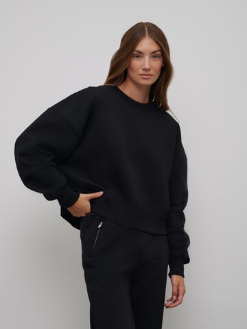 Sweat-shirt 'Lanea' RÆRE by Lorena Rae en noir : devant