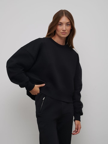 RÆRE by Lorena Rae Sweatshirt 'Lanea' in Zwart: voorkant