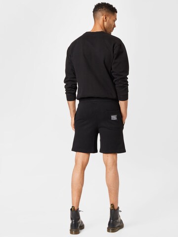 MARKET Regular Bukse 'SMILEY GOOD AND EVIL SWEATSHORTS' i svart