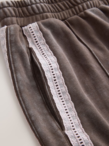 Wide leg Pantaloni di Next in marrone