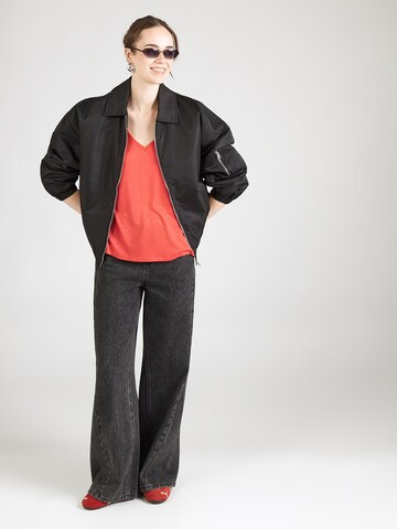 T-shirt 'VINoel' VILA en rouge