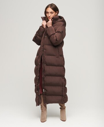 Manteau d’hiver Superdry en marron : devant