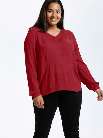 KAFFE CURVE - Blusa 'Ami' em vermelho: frente