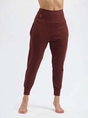 Urban Goddess Yoga & Activewear Tapered Sporthose 'Bhumi' in Braun