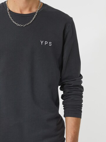 Young Poets T-shirt 'Lio' i svart