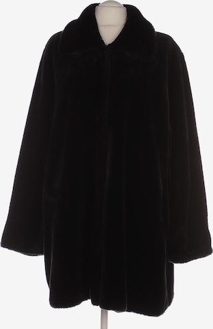 POMPÖÖS Jacket & Coat in 8XL in Black: front