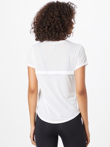 UNDER ARMOURTehnička sportska majica 'Streaker' - bijela boja