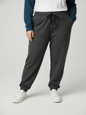 Shape Of You Tapered Pants in Black