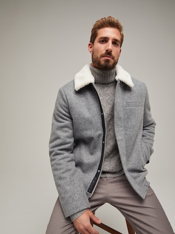 ABOUT YOU x Kevin Trapp Between-Season Jacket 'Arthur' in Grey: front