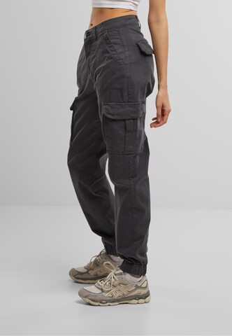 Tapered Pantaloni cargo di Urban Classics in grigio