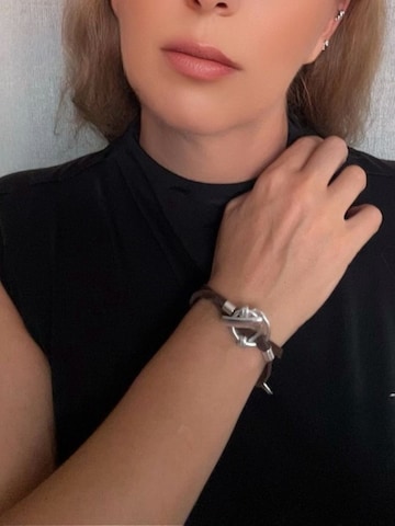 Gloria Mago - Pulsera 'Me Ato bracelet in chocolate brown leather, double wrap, silver 10µ' en plata