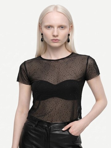 Alexa Dash Shirt in Black: front