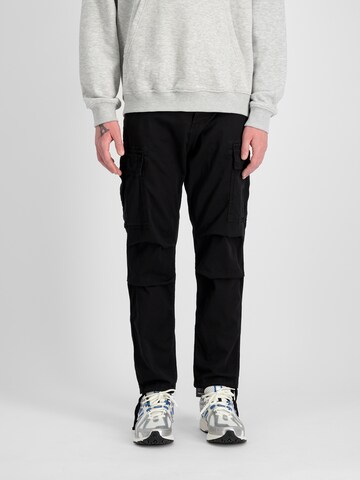 ALPHA INDUSTRIES - regular Pantalón cargo en negro: frente