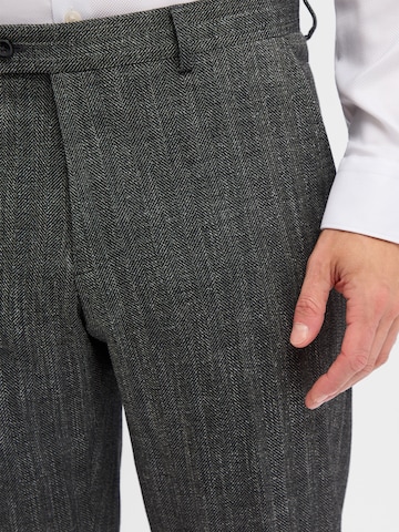 Finshley & Harding Regular Trousers with creases in Grey