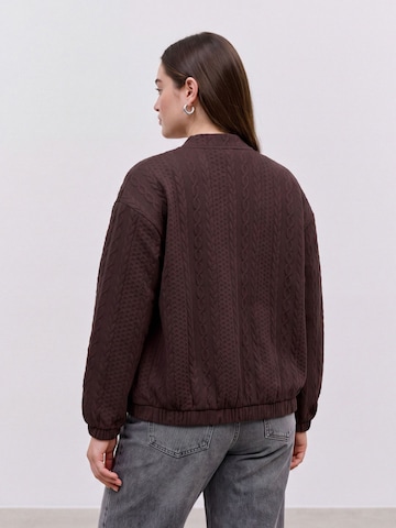 Veste de survêtement 'VMCJanni' Vero Moda Curve en marron