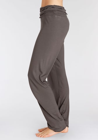 BUFFALO Tapered Housut värissä harmaa